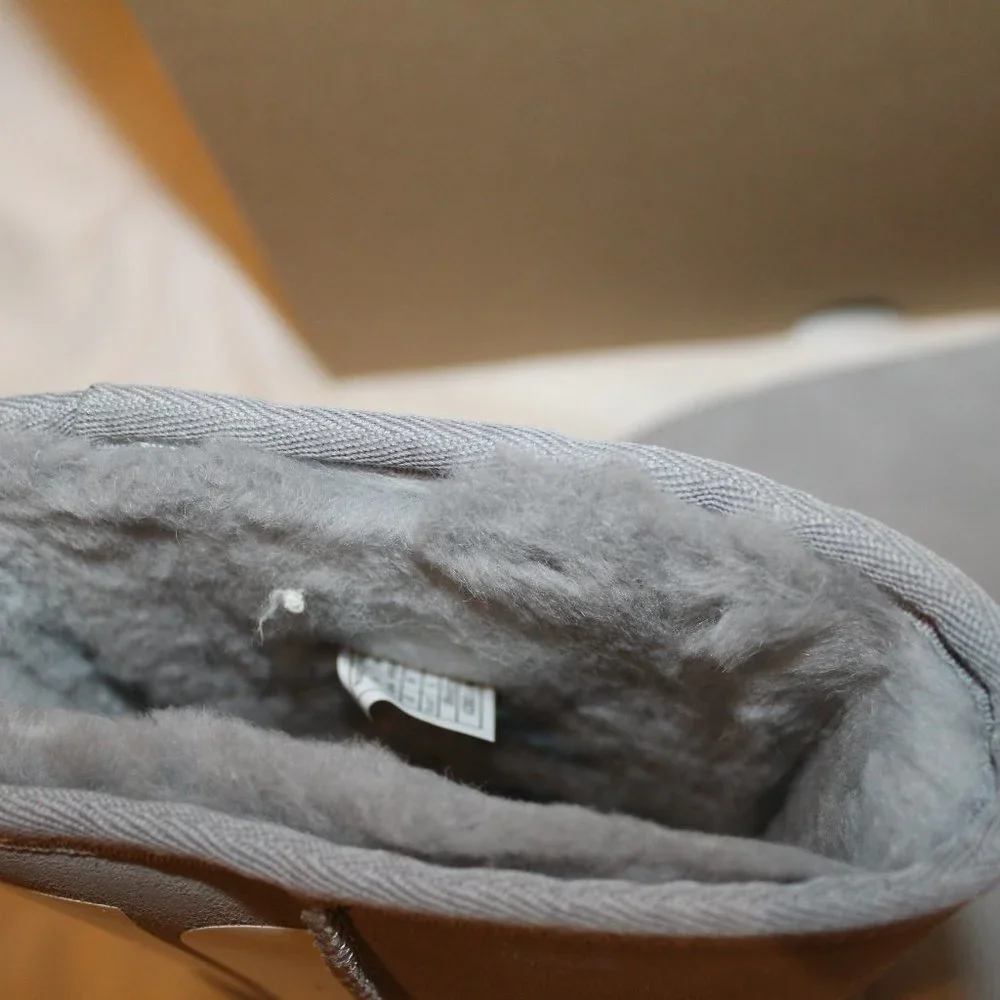 NIB‎ UGG LOGO SUEDE SHEARLING CLASSIC SHORTS BOOTS GRAY 7
